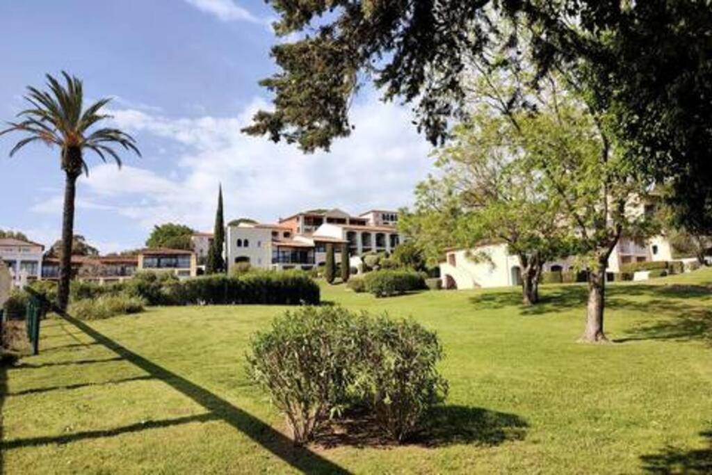 Chez Adriana Appartement Cosy Avec Jardin, Proche Plage Grimaud Kültér fotó